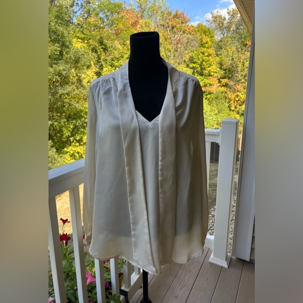 Torrid‎ ivory blouse